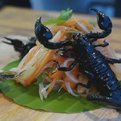 /img/22492-cambodia-street-food-tarantula-8.webp